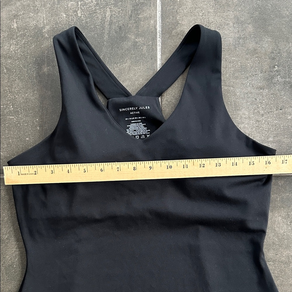 Sincerely Jules Active black tank - Picture 3 of 7